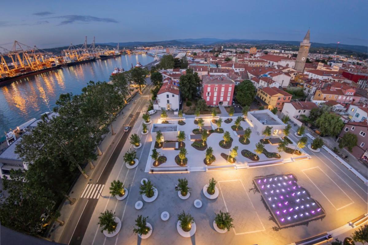 Apartment Plaza - Beach Koper Bagian luar foto
